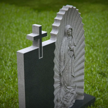 1788 - Lápida funeraria vertical religiosa con grabado de la Cruz y la Virgen María