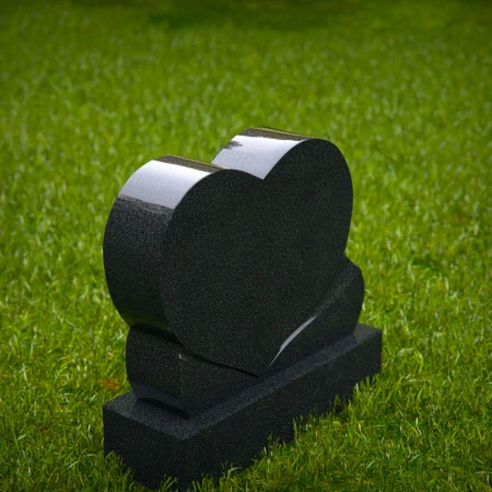 1935 - Monumento de Doble Corazón con Diseño Superpuesto para un Amor Eterno