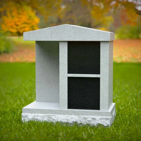 1967 - Granit-Kremationsdenkmal mit Dach-Design und zwei Nischen