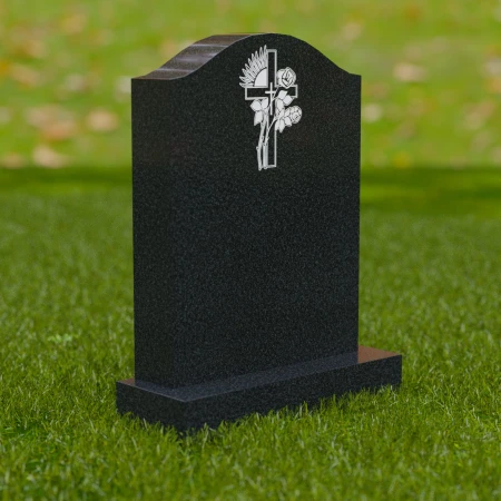 1702 - Traditioneller Gedenkstein mit Kreuz und Blumen-Gravur
