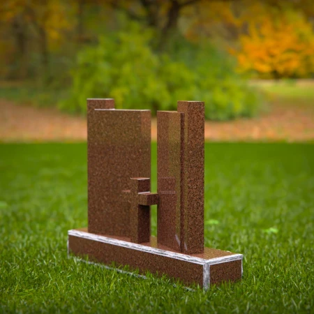 1937 - Modernes aufrechtes Denkmal mit ausgeschnittenem Kreuz und geometrischem Design