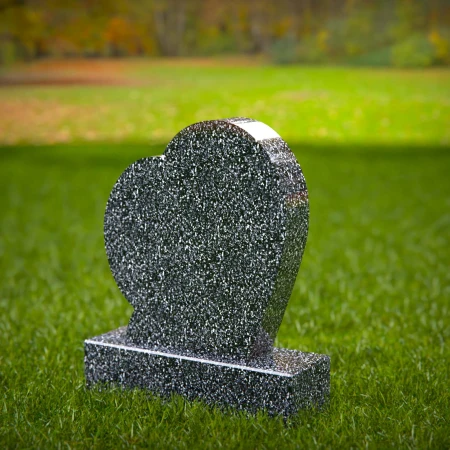 1946 - Herzförmiger Grabstein aus Granit - Elegantes Denkmal für anhaltende Liebe
