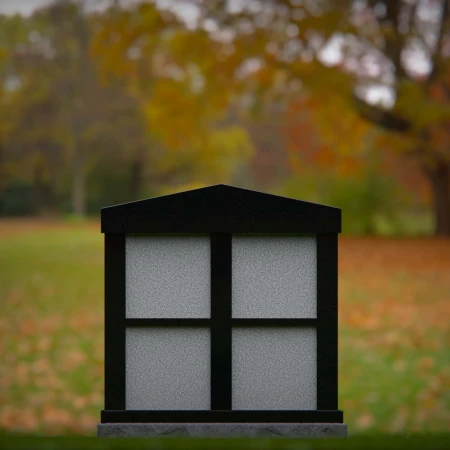 1974 - Modernes Granit-Kremationsnischen-Denkmal mit vier Lichttafelfächern