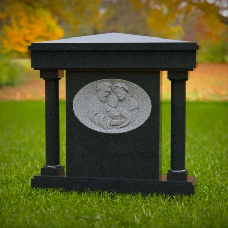 1561 - Schwarzes Granit-Mausoleum-Denkmal mit graviertem religiösem Porträt
