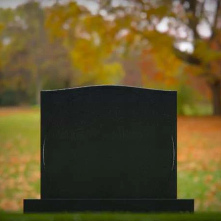 1610 - Minimalistisches Denkmal Grabstein mit subtiler kreisförmiger Gravur