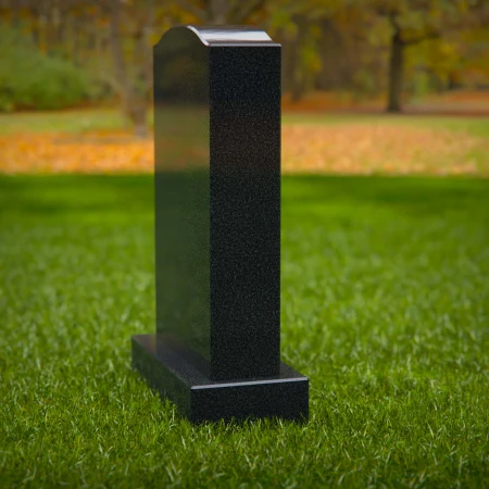 1762 - Klassischer Grabstein aus Granit mit gewölbter Spitze