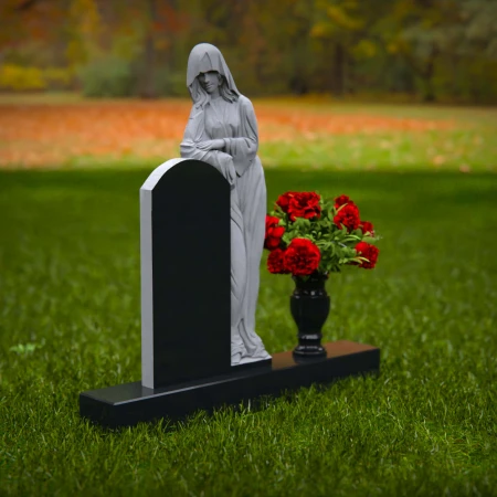 1910 - Monumento Triste con Figura en Duelo y Arreglo Floral