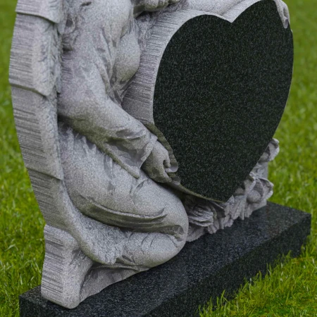 1740 - Elegante lápida conmemorativa de corazón de ángel - Un homenaje eterno