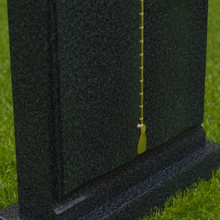 1671 - Elegante Lápida Conmemorativa con Detalles en Oro - Un Tributo Duradero