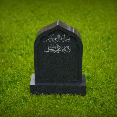 1593 - Lápida islámica con inscripción en árabe en un cementerio tranquilo