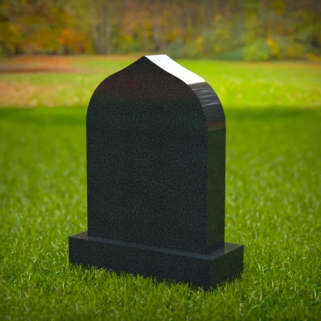 1593 - Lápida islámica con inscripción en árabe en un cementerio tranquilo