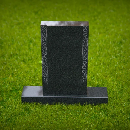 1581 - Lápida Clásica de Granito Negro con Grabado Ornamental en el Lado