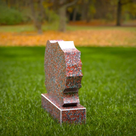 1936 - Abstraktes aufrechtes Denkmal mit modernen Konturen geschnitzt