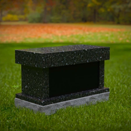 1969 - Poliertes Granit-Kremationsdenkmal mit Flachdach-Design