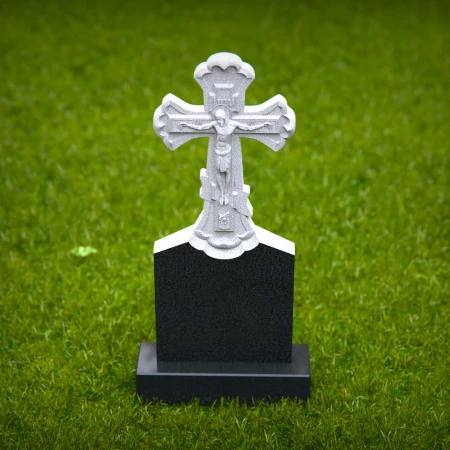 1860 - Christliches Kreuz Grabstein mit detaillierter Schnitzerei des Kruzifixes