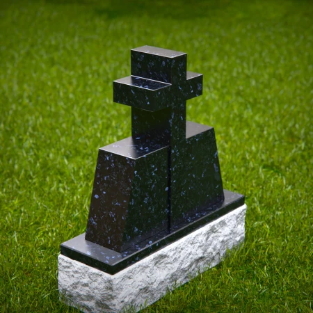 1756 - Moderne Kreuzgedenkstein - Ein Symbol des Glaubens und der Stärke