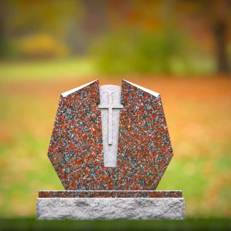 1947 - Geometrischer roter Granit-Grabstein mit Kreuz - Auffälliges Denkmaldesign