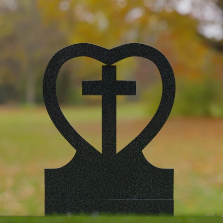1742 - Lápida Conmemorativa en forma de Corazón con Cruz - Un Símbolo de Amor y Fe