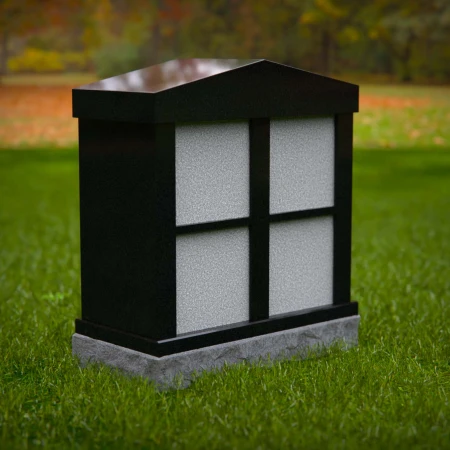 1974 - Modernes Granit-Kremationsnischen-Denkmal mit vier Lichttafelfächern