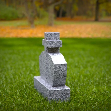 1962 - Aufrechter Grabstein aus Granit mit integriertem Kreuz-Design